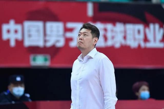 把美女脱得光溜溜挠痒痒